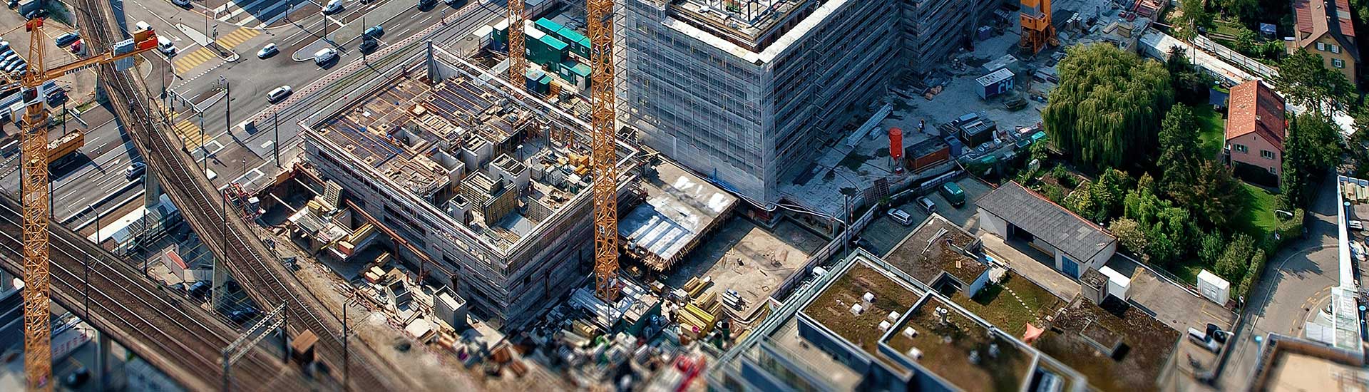 Construction site security protection with mobile CCTV towers